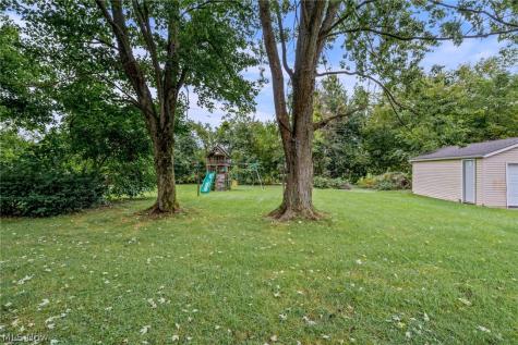 42650 Adelbert Street Elyria OH 44035