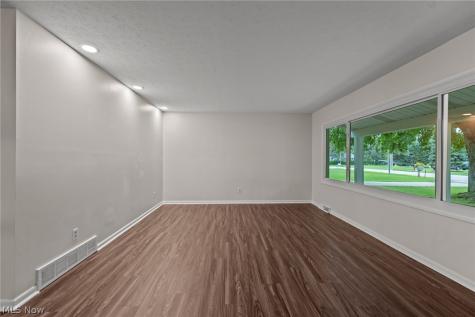 42650 Adelbert Street Elyria OH 44035