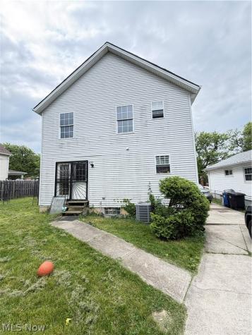 16809 Langly Avenue Cleveland OH 44128