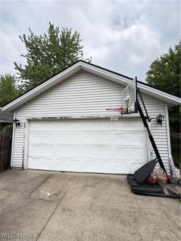 16809 Langly Avenue Cleveland OH 44128
