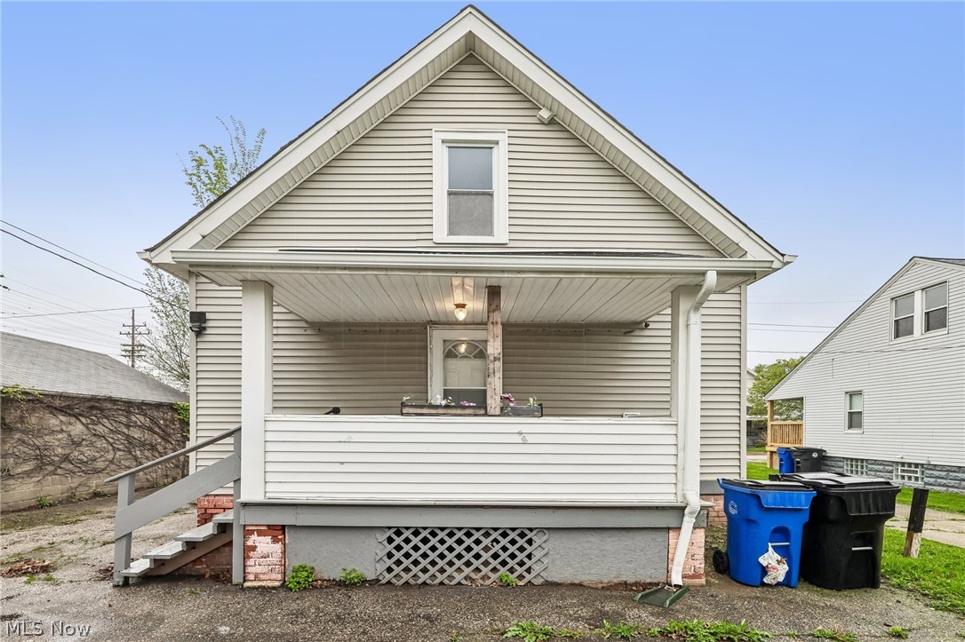 19901 Pawnee Avenue Cleveland OH 44119
