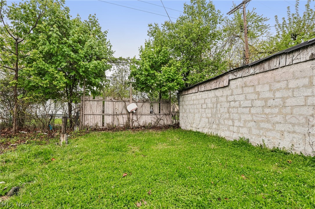 19901 Pawnee Avenue Cleveland OH 44119