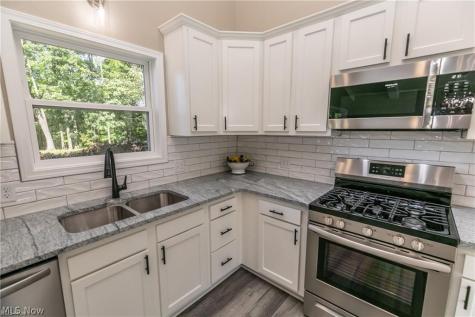 1291 Winhurst Drive Akron OH 44313