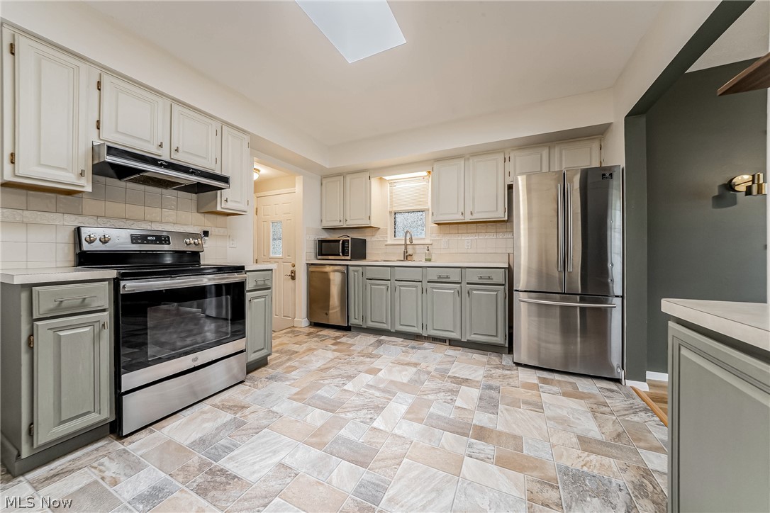 7012 Edgecliff Drive Parma OH 44134