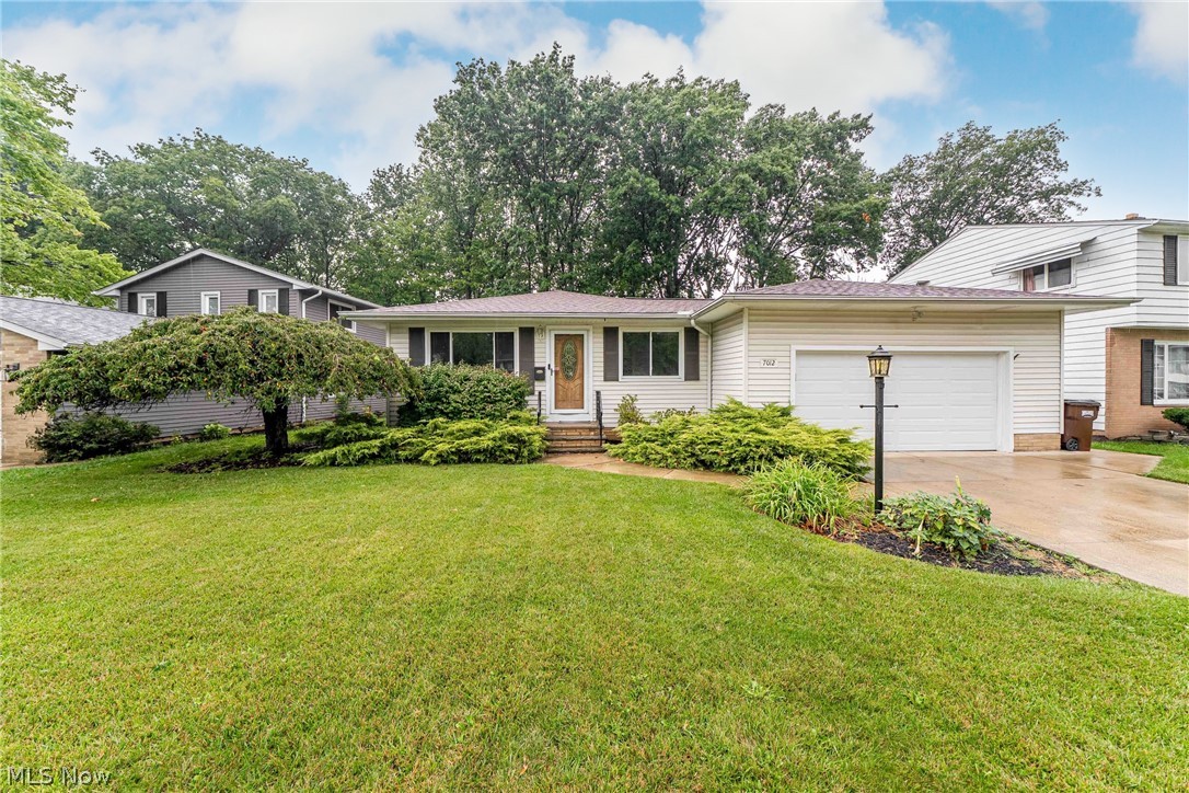7012 Edgecliff Drive Parma OH 44134