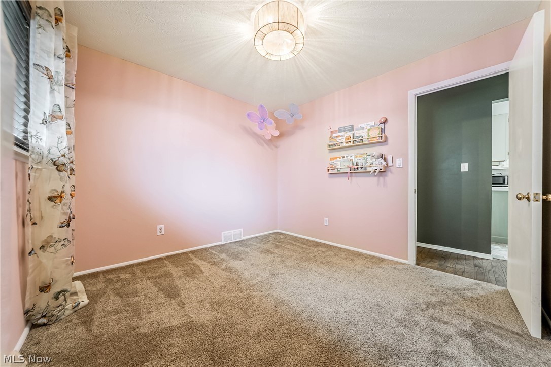 7012 Edgecliff Drive Parma OH 44134