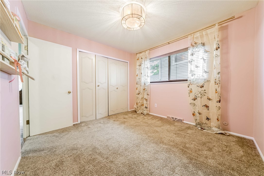 7012 Edgecliff Drive Parma OH 44134