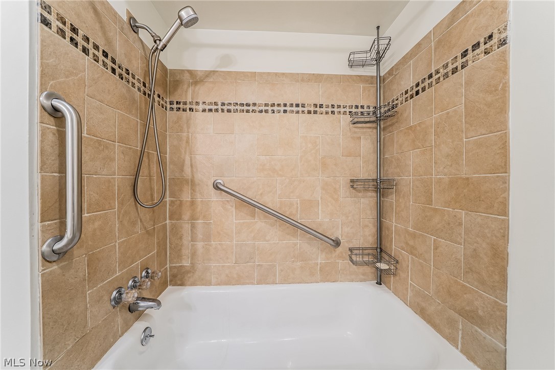 7012 Edgecliff Drive Parma OH 44134
