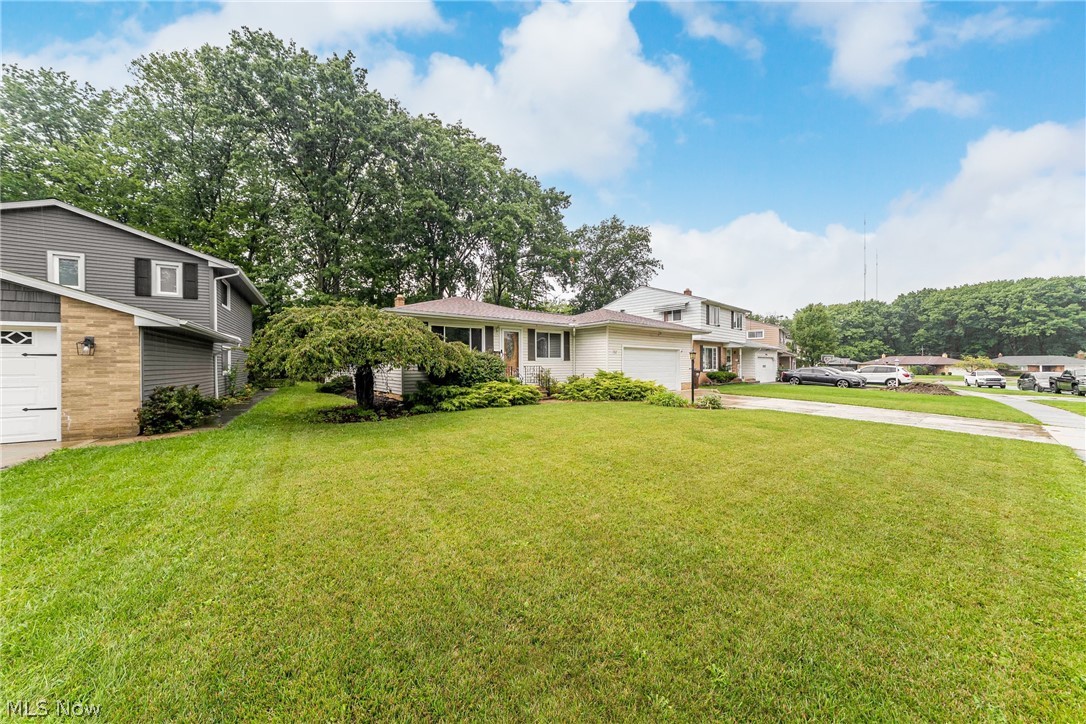 7012 Edgecliff Drive Parma OH 44134