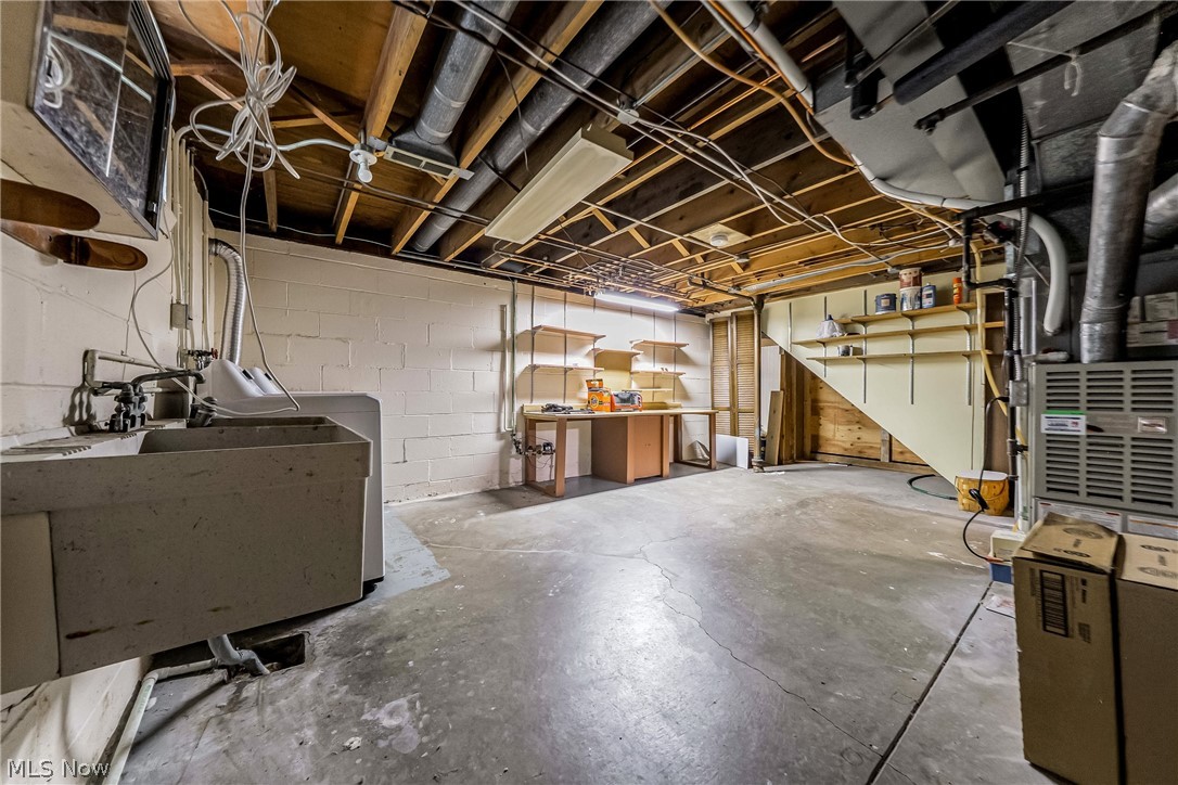 7012 Edgecliff Drive Parma OH 44134