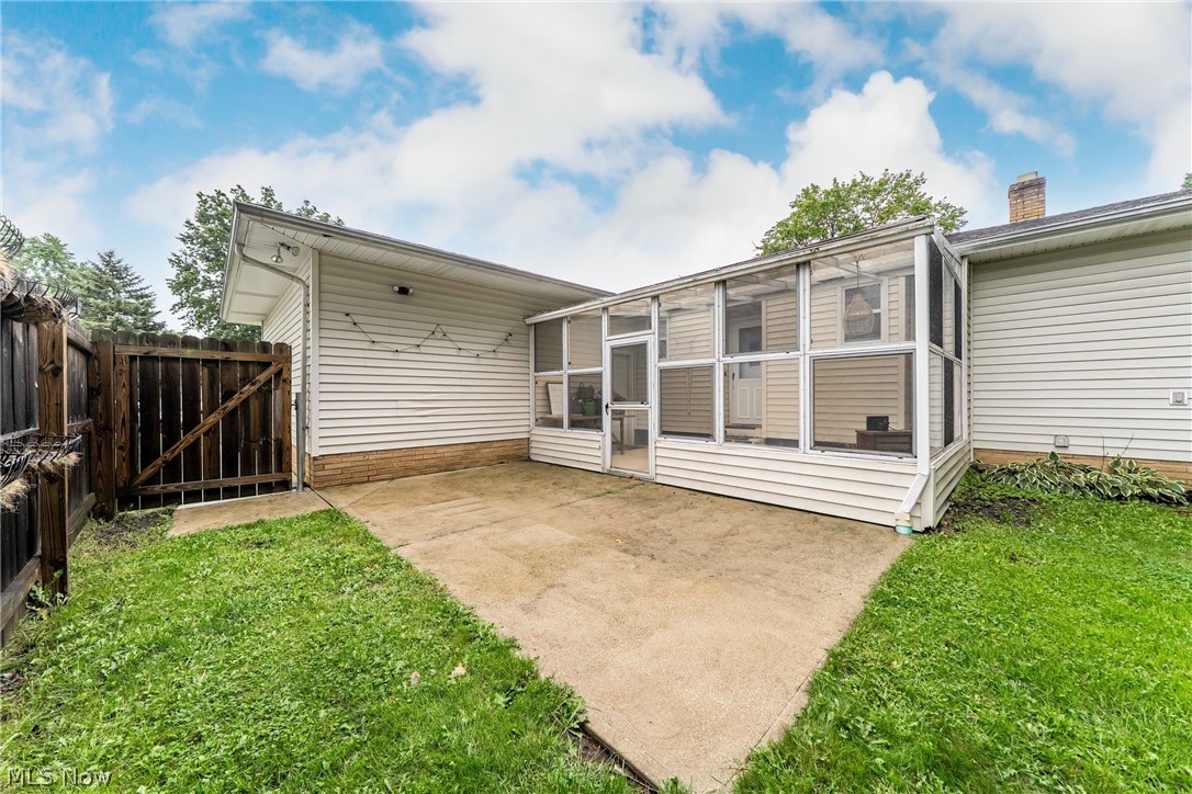 7012 Edgecliff Drive Parma OH 44134