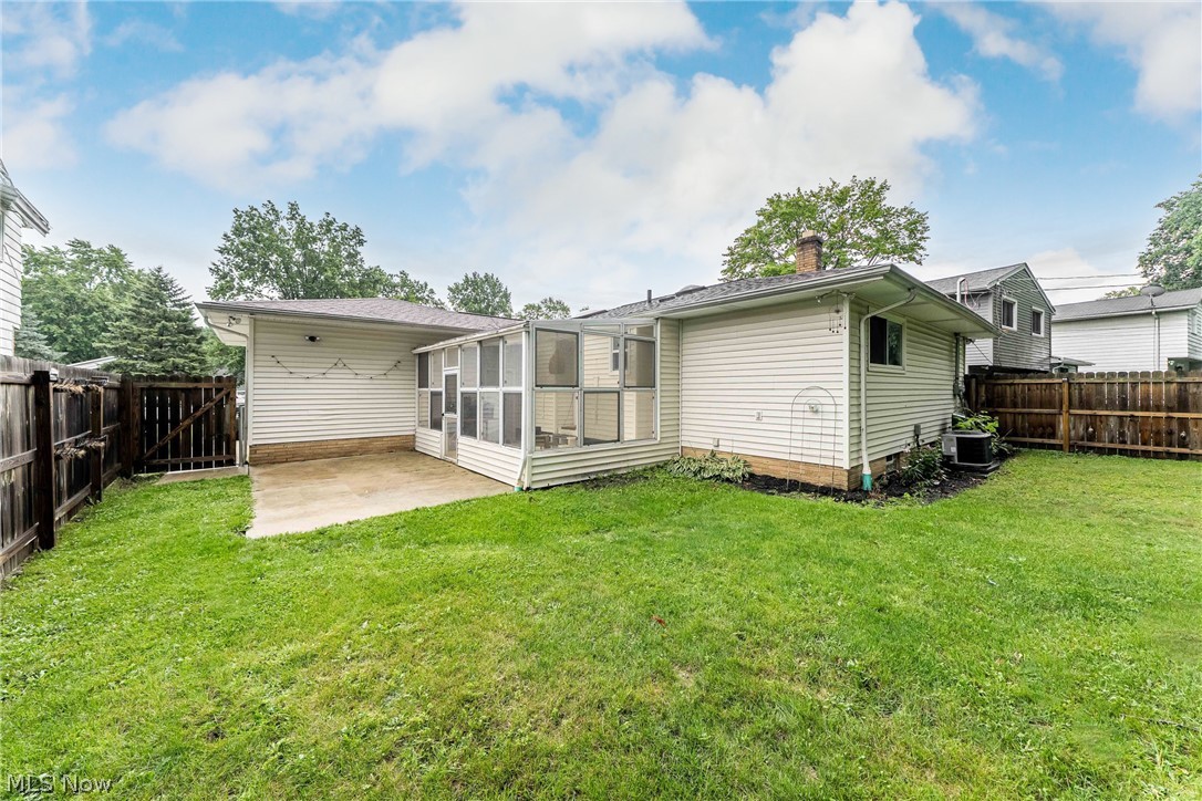 7012 Edgecliff Drive Parma OH 44134