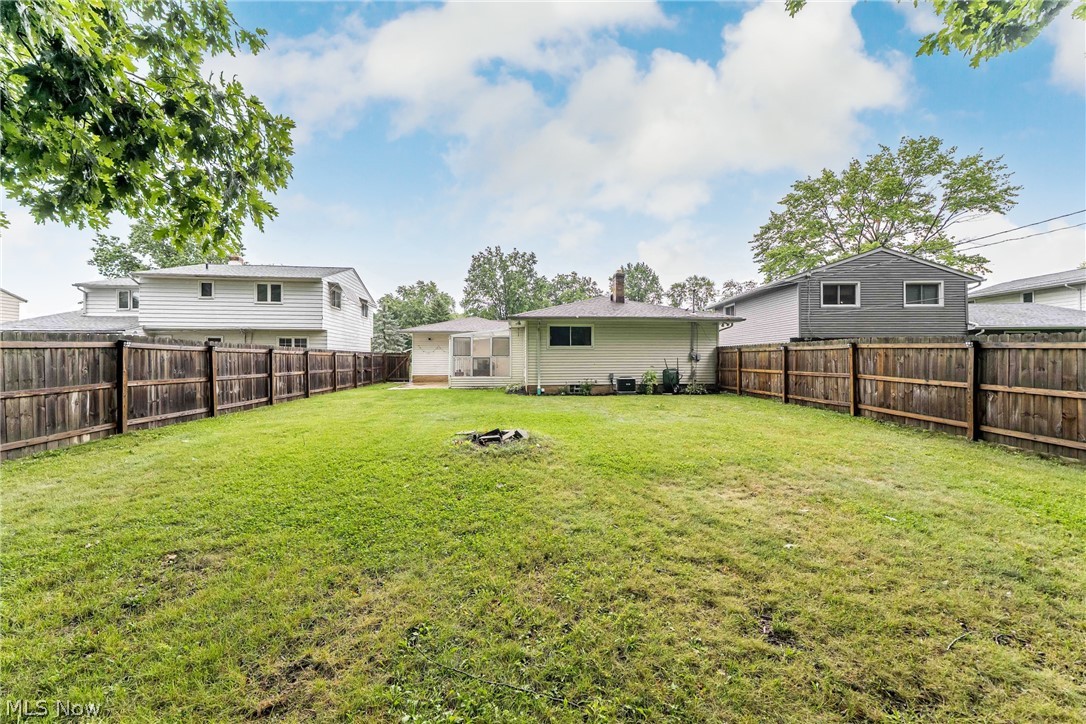 7012 Edgecliff Drive Parma OH 44134