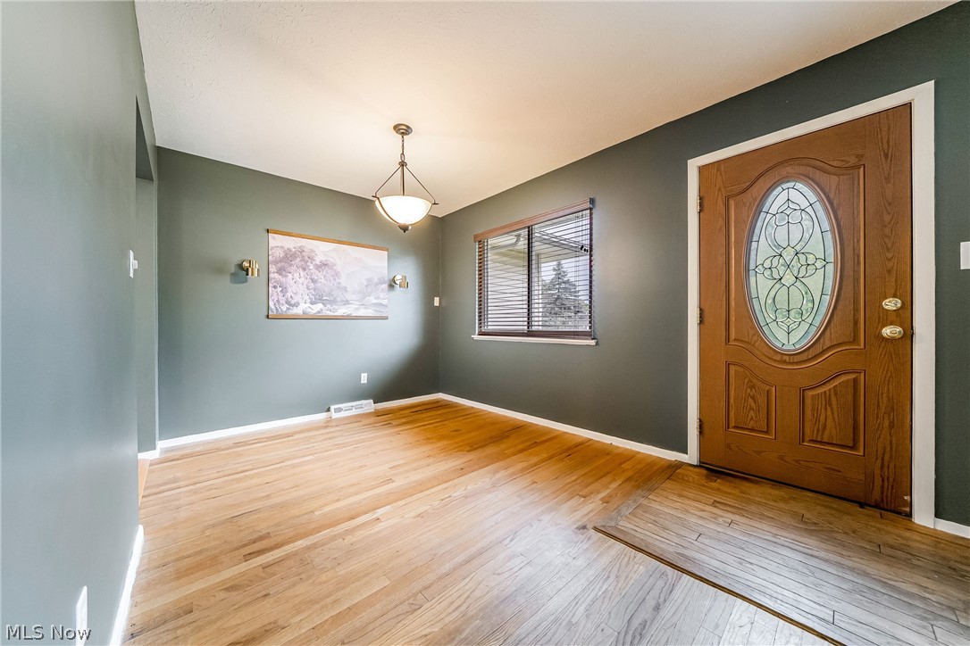 7012 Edgecliff Drive Parma OH 44134