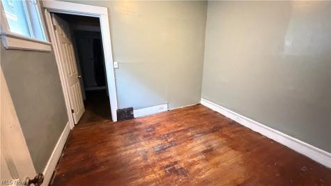 7425 Harvard Avenue Cleveland OH 44105