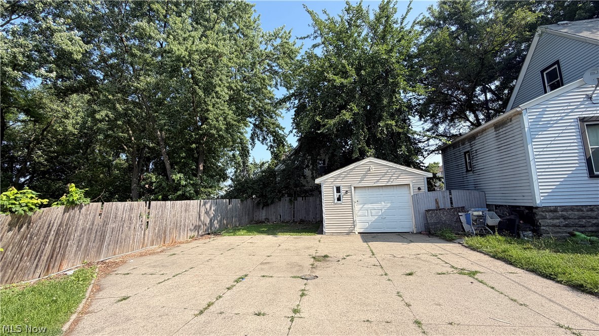 7425 Harvard Avenue Cleveland OH 44105