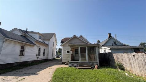 7425 Harvard Avenue Cleveland OH 44105