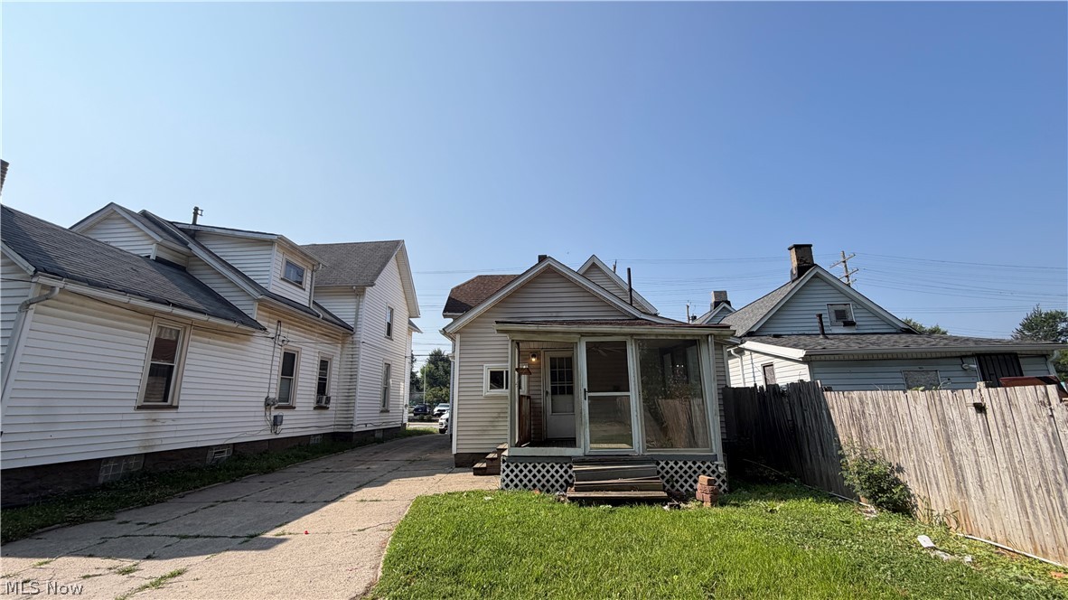 7425 Harvard Avenue Cleveland OH 44105