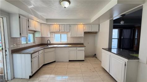 7425 Harvard Avenue Cleveland OH 44105