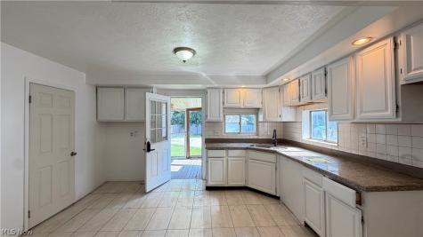 7425 Harvard Avenue Cleveland OH 44105