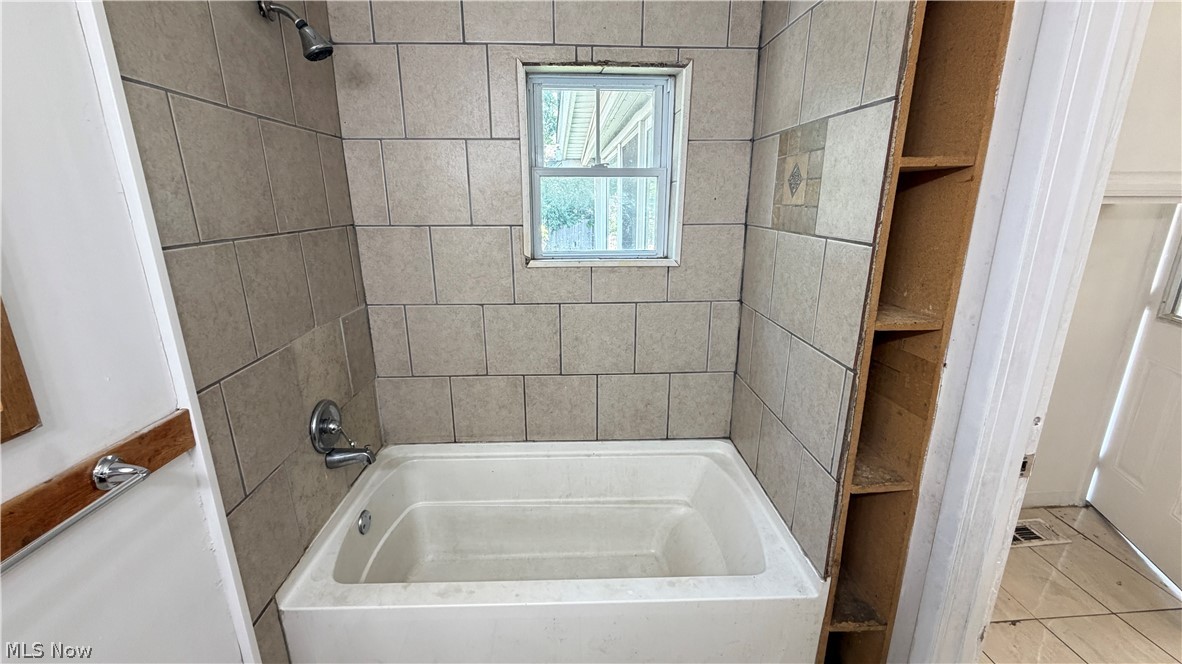 7425 Harvard Avenue Cleveland OH 44105