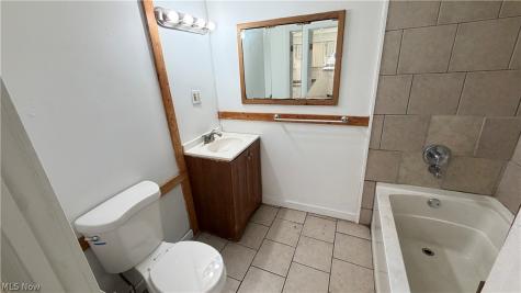 7425 Harvard Avenue Cleveland OH 44105