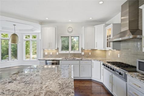 1351 Cobblestone Chase Westlake OH 44145