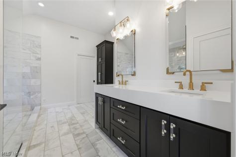 1351 Cobblestone Chase Westlake OH 44145