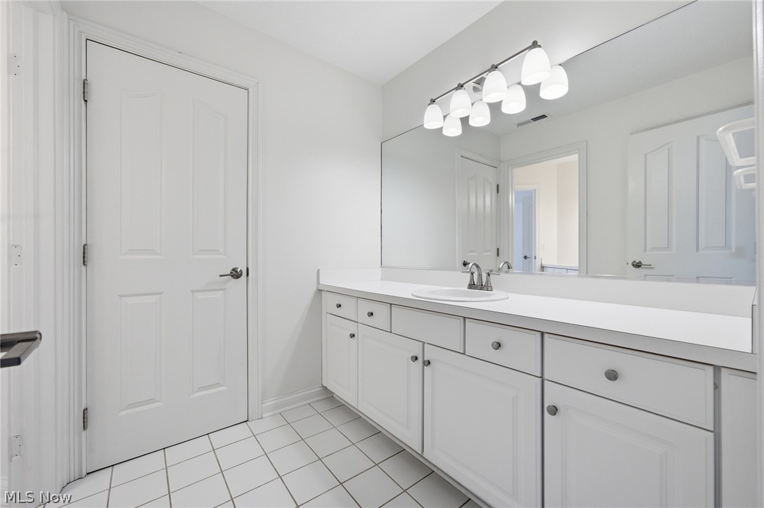 1351 Cobblestone Chase Westlake OH 44145