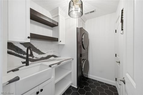 1351 Cobblestone Chase Westlake OH 44145