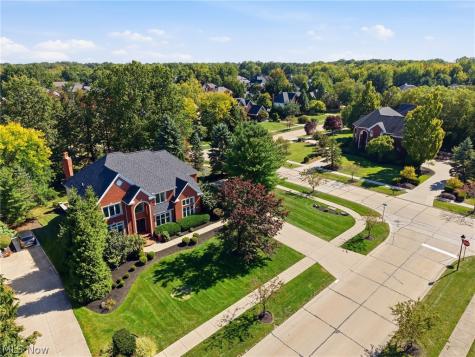 1351 Cobblestone Chase Westlake OH 44145