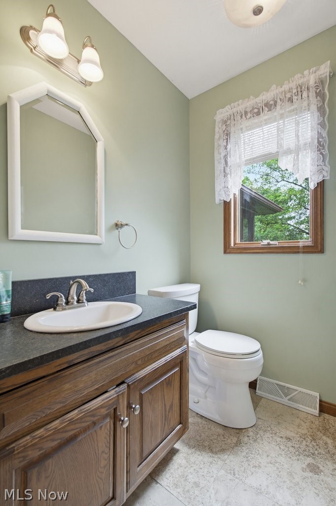 951 S Azalea Boulevard Barberton OH 44203