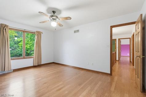 951 S Azalea Boulevard Barberton OH 44203
