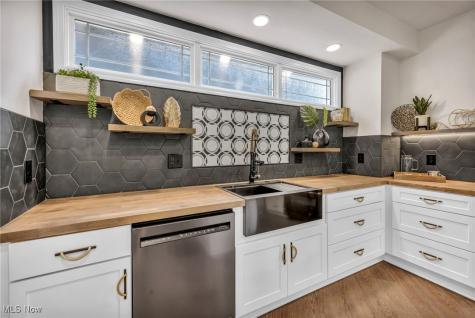 1423 Kenilworth Avenue Cleveland OH 44113