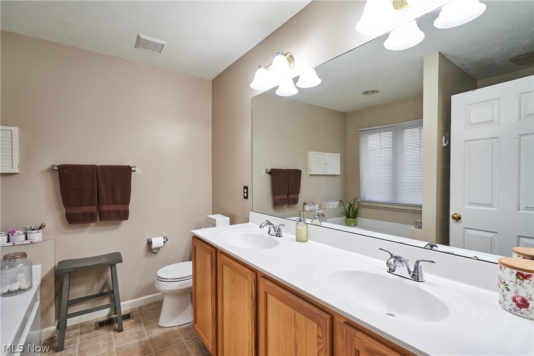 572 Colonial Drive Painesville OH 44077