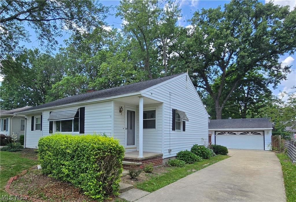 976 N Pasadena Avenue Elyria OH 44035
