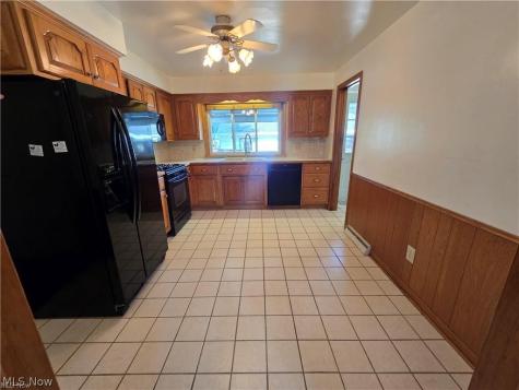 976 N Pasadena Avenue Elyria OH 44035