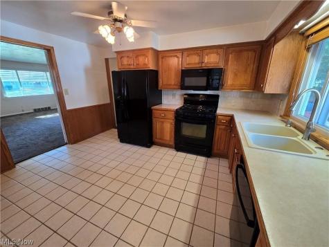 976 N Pasadena Avenue Elyria OH 44035