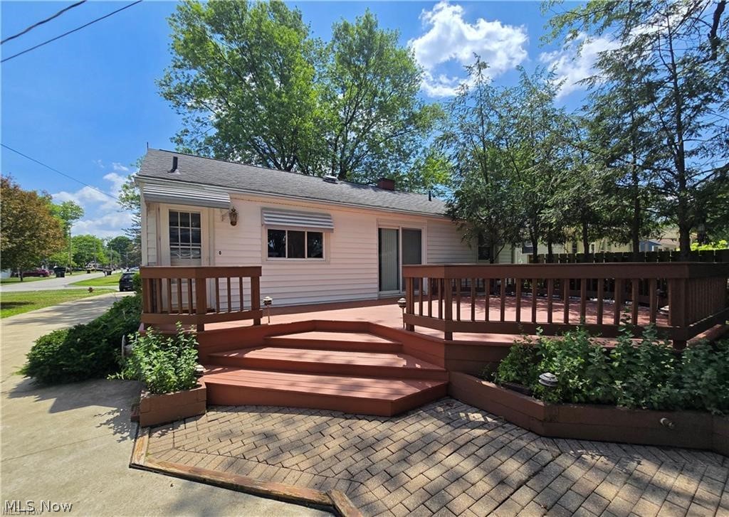 976 N Pasadena Avenue Elyria OH 44035