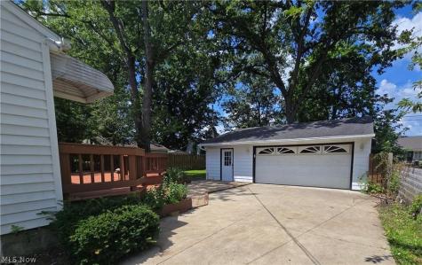 976 N Pasadena Avenue Elyria OH 44035