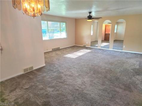 976 N Pasadena Avenue Elyria OH 44035