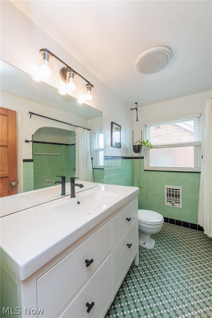 1465 Bunts Road Lakewood OH 44107