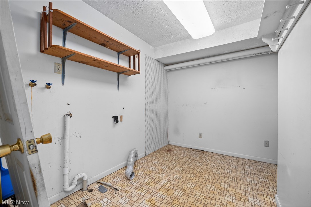 464 Annis Road South Amherst OH 44001