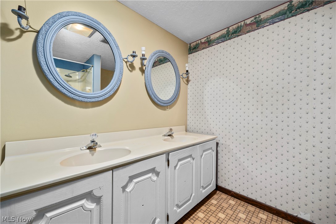 464 Annis Road South Amherst OH 44001
