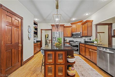 8851 Spring Valley Drive Broadview Heights OH 44147