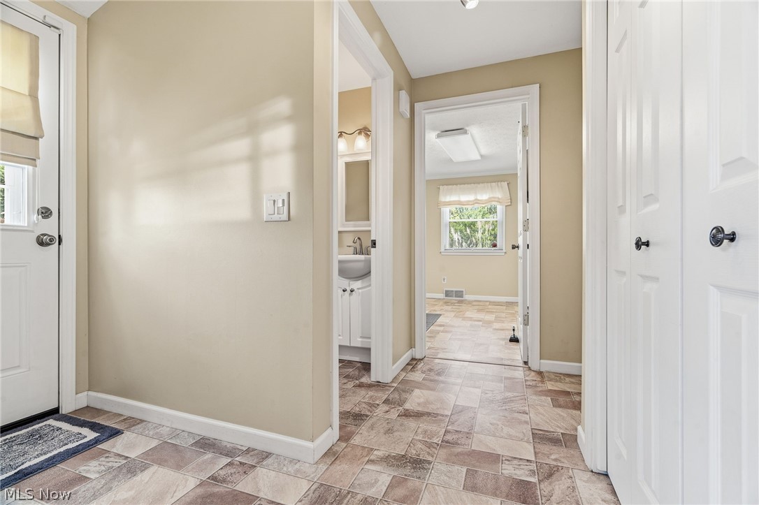 2215 Tamarack Circle NE Canton OH 44721