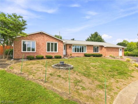 2215 Tamarack Circle NE Canton OH 44721