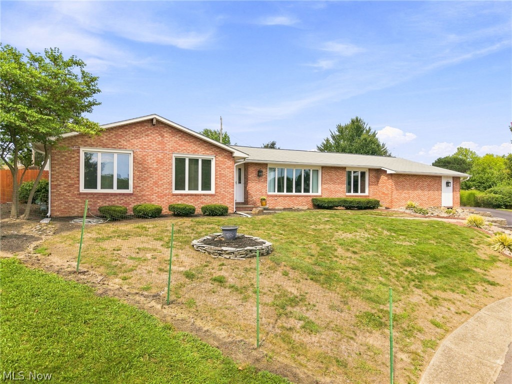 2215 Tamarack Circle NE Canton OH 44721