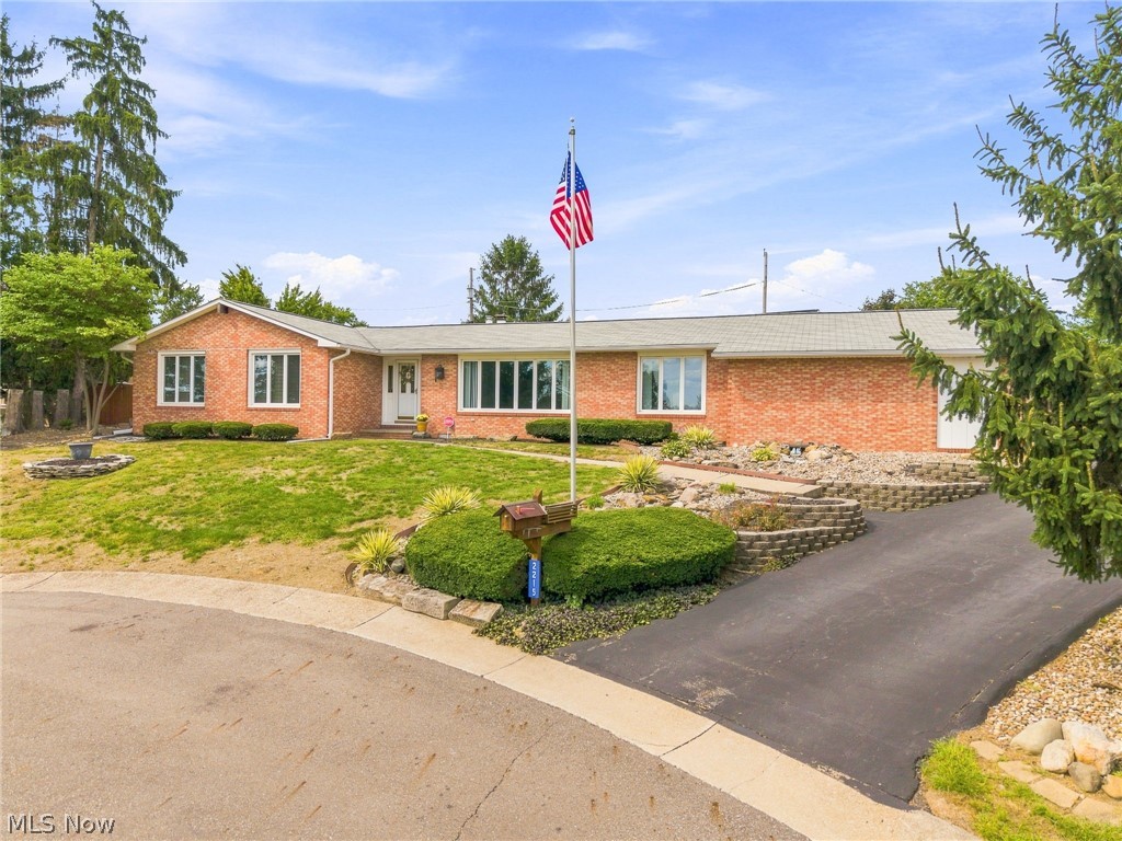 2215 Tamarack Circle NE Canton OH 44721