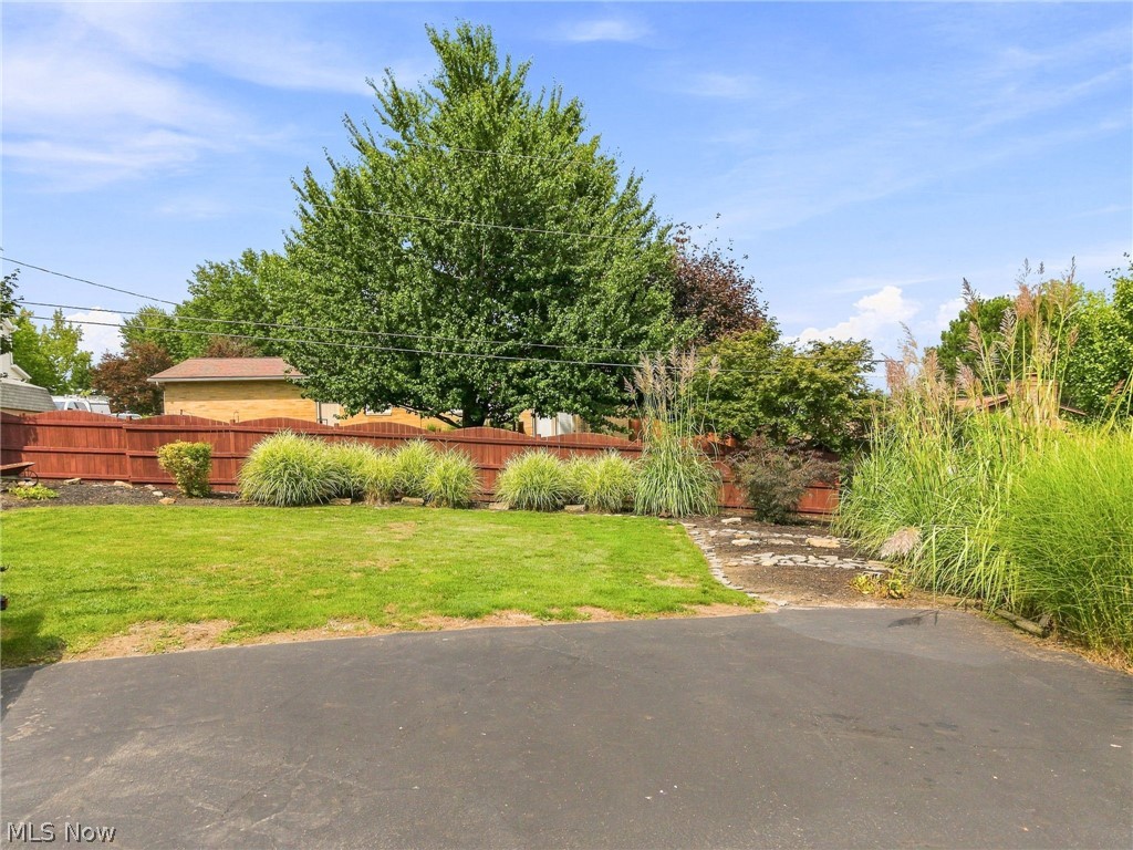 2215 Tamarack Circle NE Canton OH 44721